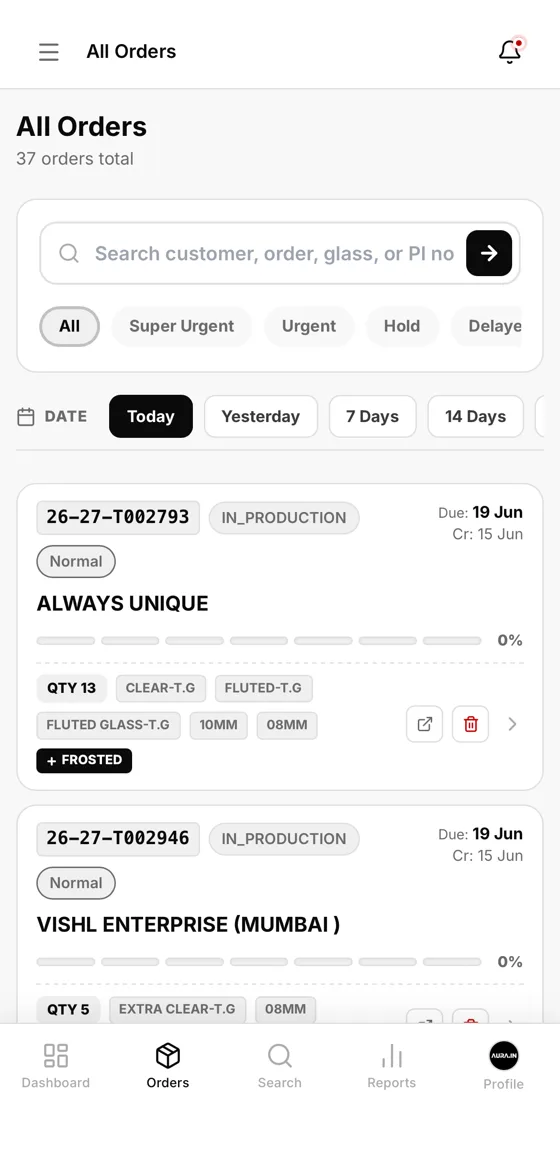 All orders screen with order numbers, customer names, glass types and due dates